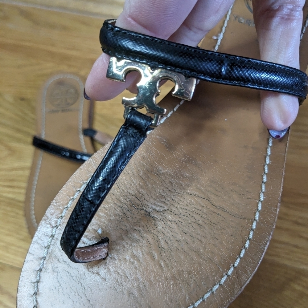 Tory Burch Size 5 Black‎ w/ Gold Hardware Leather Flip Flops
